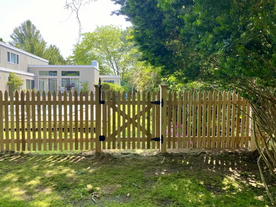 Self-closing cedar picket pool gate