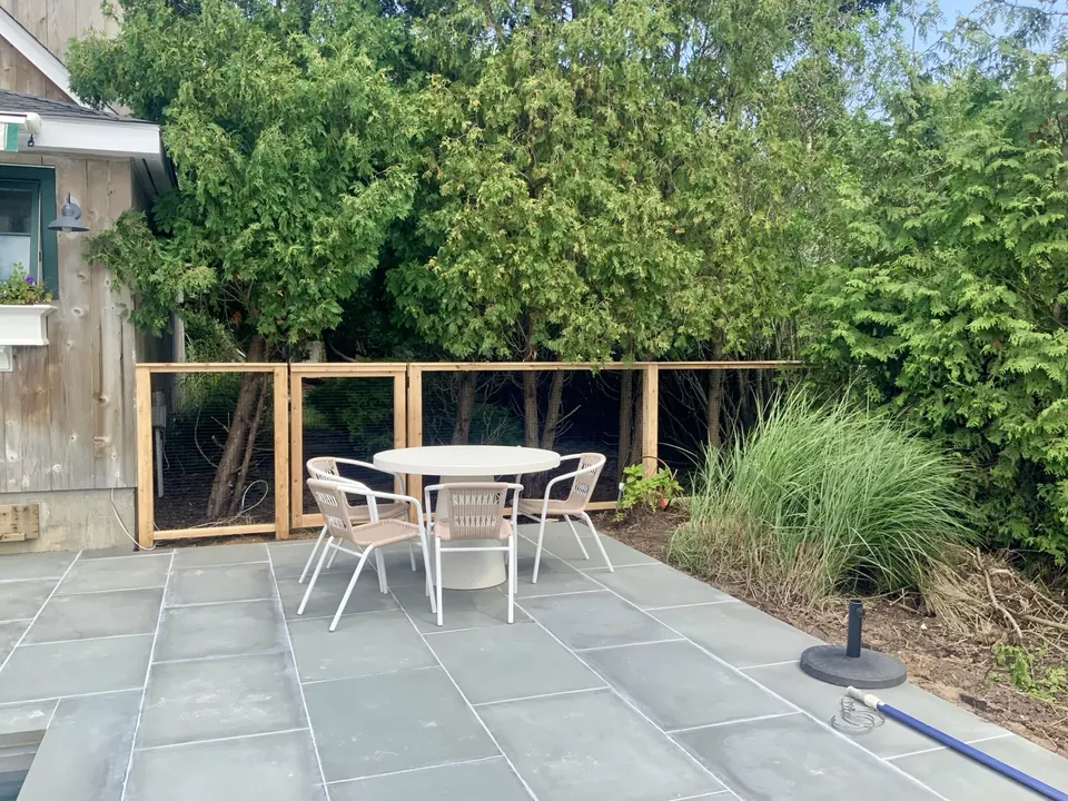 The enclosure running along the patio edge, Westhampton, New York