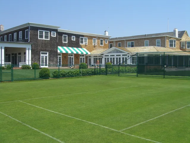 Green chain link tennis court fence in Southampton, New York
