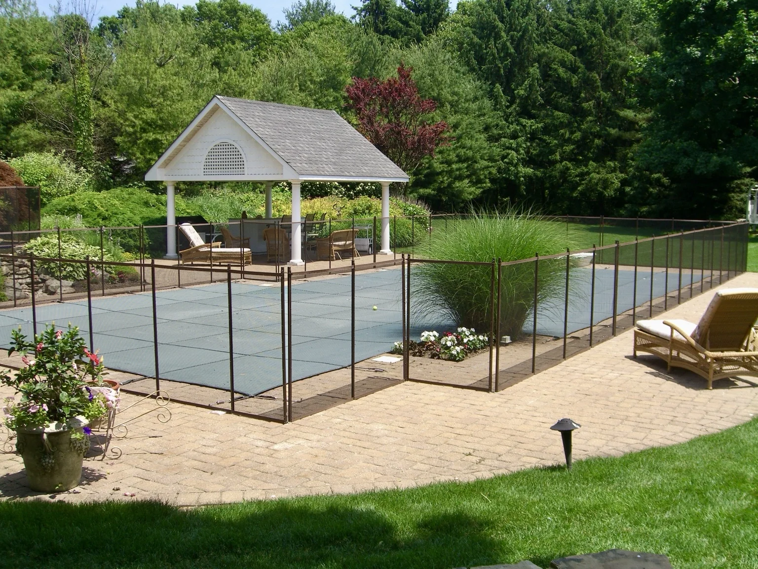 4-foot Guardian removable mesh pool fence around a swimming pool in Melville, New York