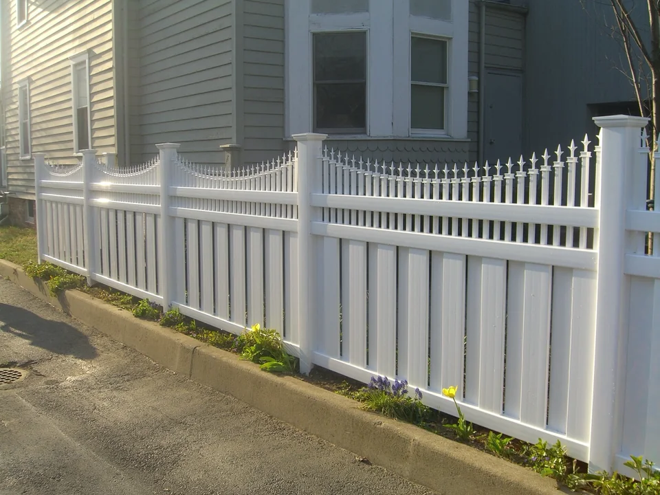 White PVC shadowbox fence with Victorian picket top in Oyster Bay, New York